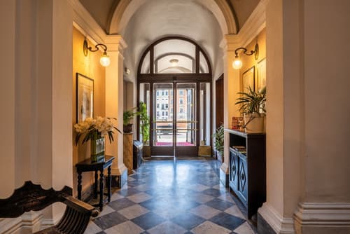 Royal Victoria Hotel, Reception