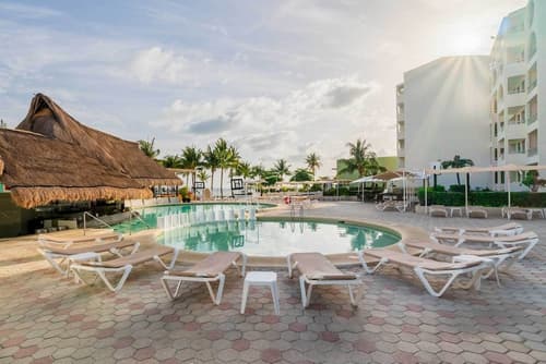 Aquamarina Beach Hotel