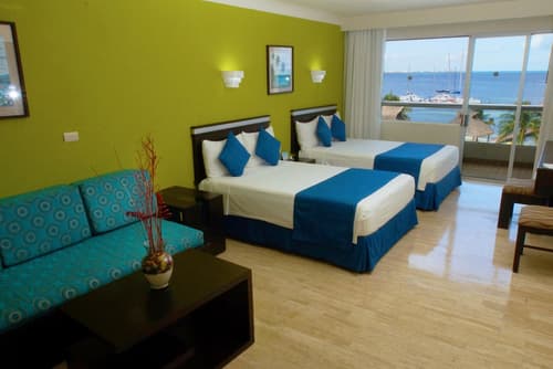 Aquamarina Beach Hotel