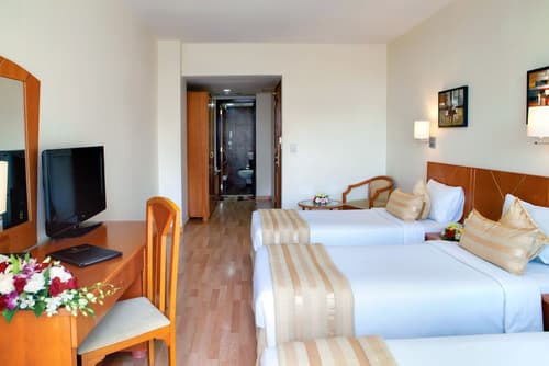 Landmark Hotel, Room