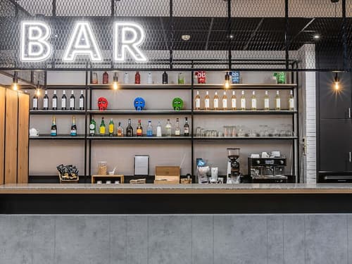 ibis Braganca, Bar (on property)