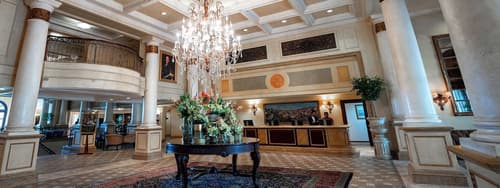 Palazzo Hotel, Interior entrance