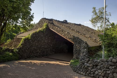 Ngorongoro Serena Safari Lodge, Property entrance