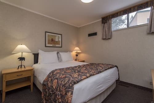 Douglas Fir Resort and Chalets, Room