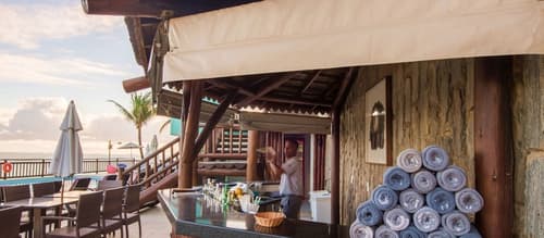 Vila Gale Salvador, Poolside bar