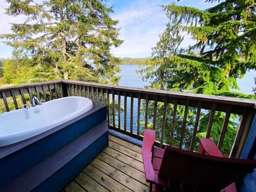Waters Edge Shoreside Suites