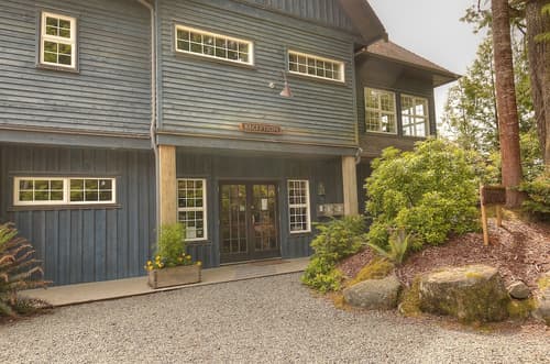 Waters Edge Shoreside Suites, Property entrance