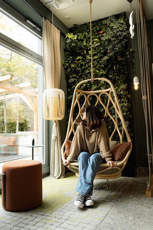 The Weekend Hotel, Lobby