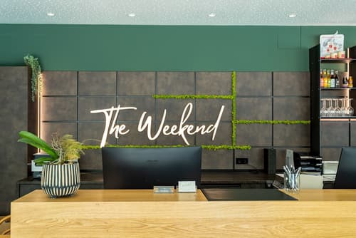 The Weekend Hotel, Reception