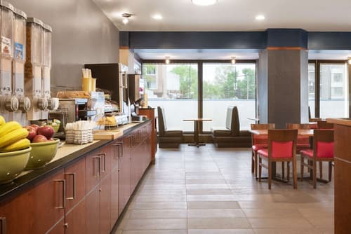 Ramada Plaza by Wyndham Montreal, Breakfast area
