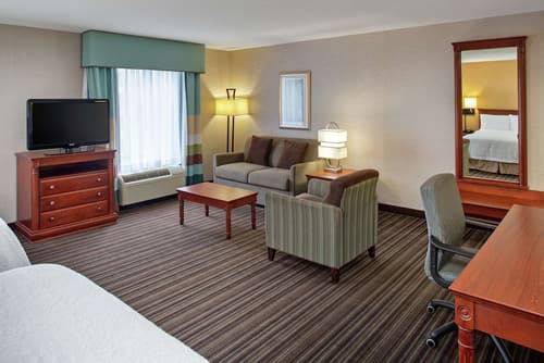 Hampton Inn & Suites by Hilton Toronto Airport, Room