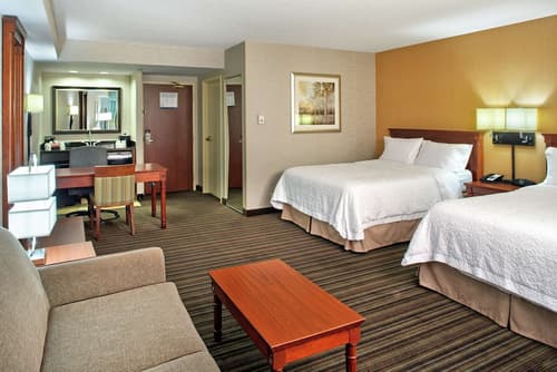 Hampton Inn & Suites by Hilton Toronto Airport, Room