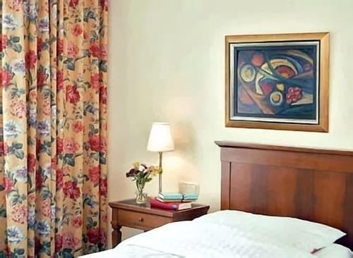 Hotel Deutsches Theater Downtown, Room