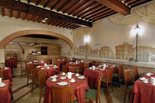 Hotel Bologna, Dining