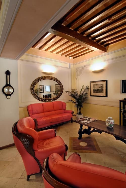 Hotel Bologna, Lobby sitting area