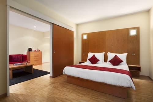 Ramada Encore by Wyndham Geneva, Room