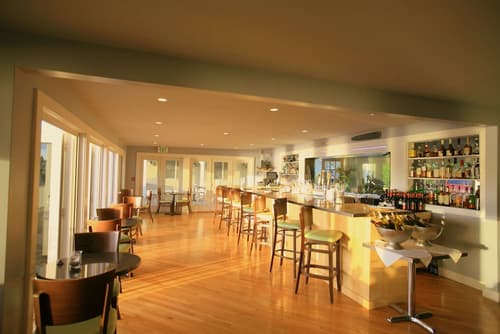 Breakwater Inn, Food and drink