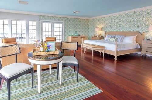 Breakwater Inn