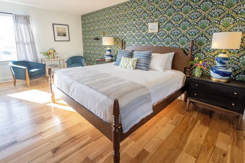 Breakwater Inn