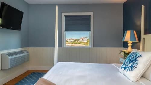 Breakwater Inn