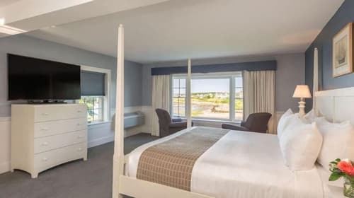 Breakwater Inn