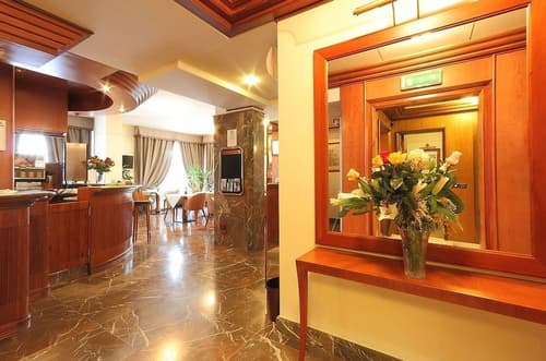 Hotel Arcadia, Primary image