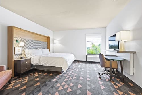 Holiday Inn St. Petersburg West by IHG