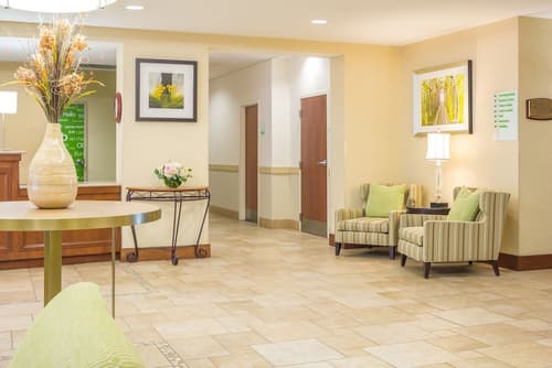 Holiday Inn Manchester Airport by IHG, Lobby sitting area