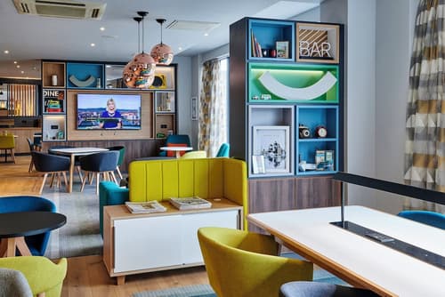 Holiday Inn Belfast City Centre by IHG, Lobby sitting area