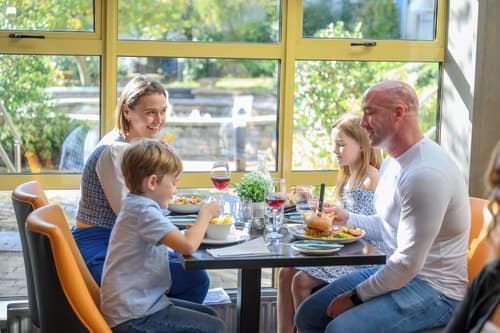 Newtown Park Hotel, Restaurant