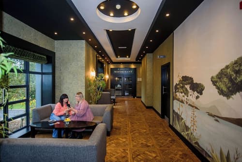 Newtown Park Hotel, Lobby sitting area