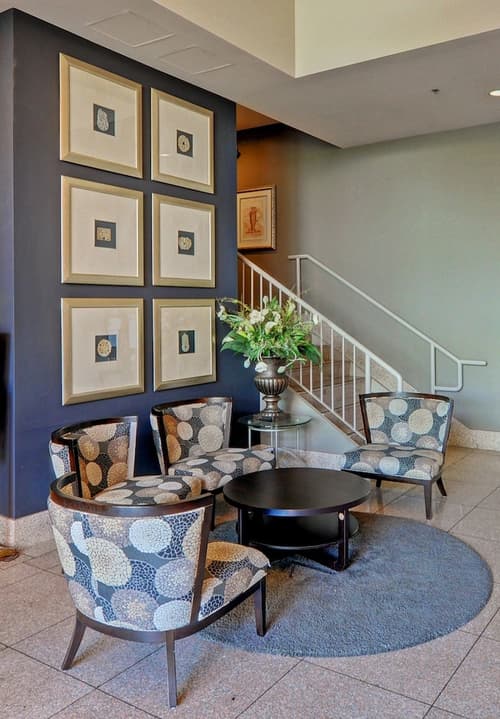 Red Lion Inn and Suites, Lobby