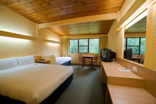 Strahan Village, Room