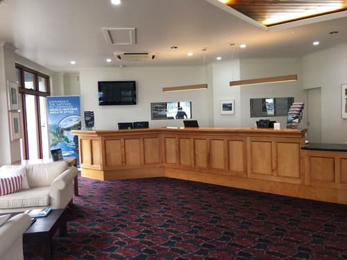 Strahan Village, Reception