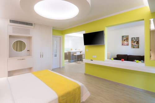 Atlantis Hotel, Room