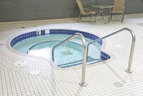 Holiday Inn Express & Suites - Vernon by IHG