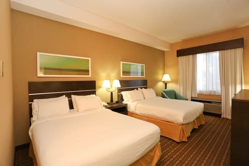 Holiday Inn Express & Suites - Vernon by IHG, Room