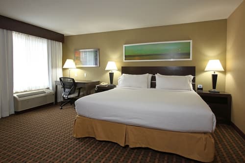 Holiday Inn Express & Suites - Vernon by IHG, Room