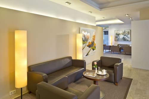 Penz Hotel West, Lobby sitting area