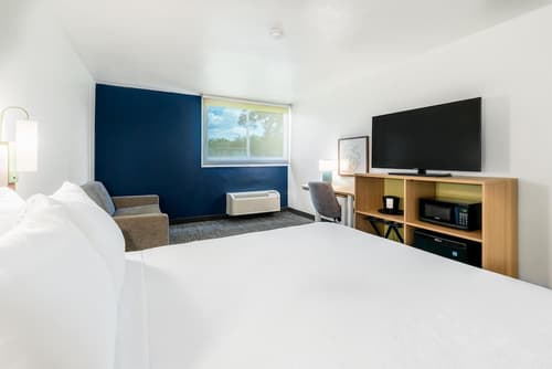 Spark by Hilton Ponce, Room