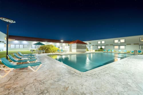 Spark by Hilton Ponce, Pool