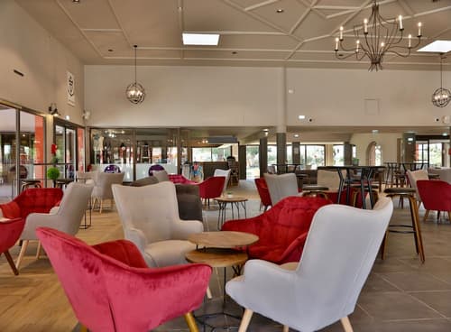 SOWELL HÔTELS L'Olivier, Lobby sitting area