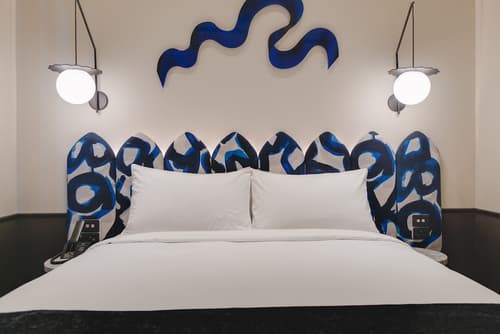 Naumi Studio Wellington, Room