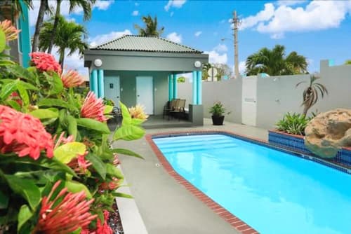 Parador El Buen Café, Pool waterfall