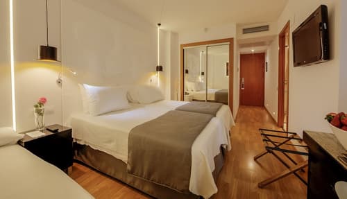 Evenia Rocafort, Room