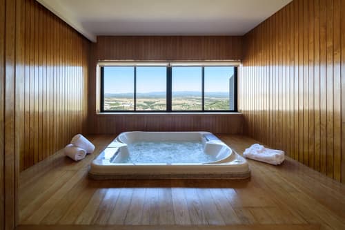 Melia Castelo Branco, Jetted tub