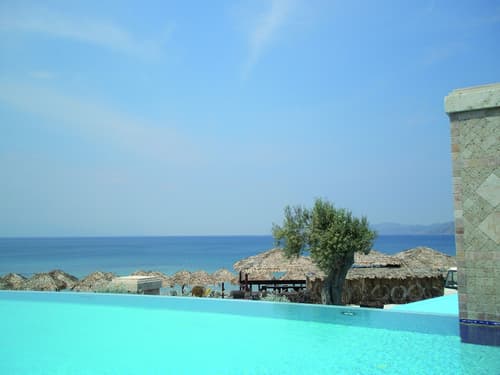 Club Hotel Casino Loutraki, Outdoor pool