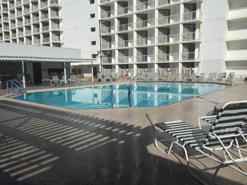 Don Laughlin's Riverside Resort Hotel & Casino, Outdoor pool