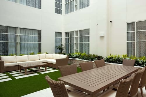 Embassy Suites Louisville Downtown