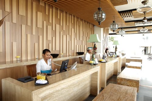 Paragon Hotel Seminyak, Interior entrance